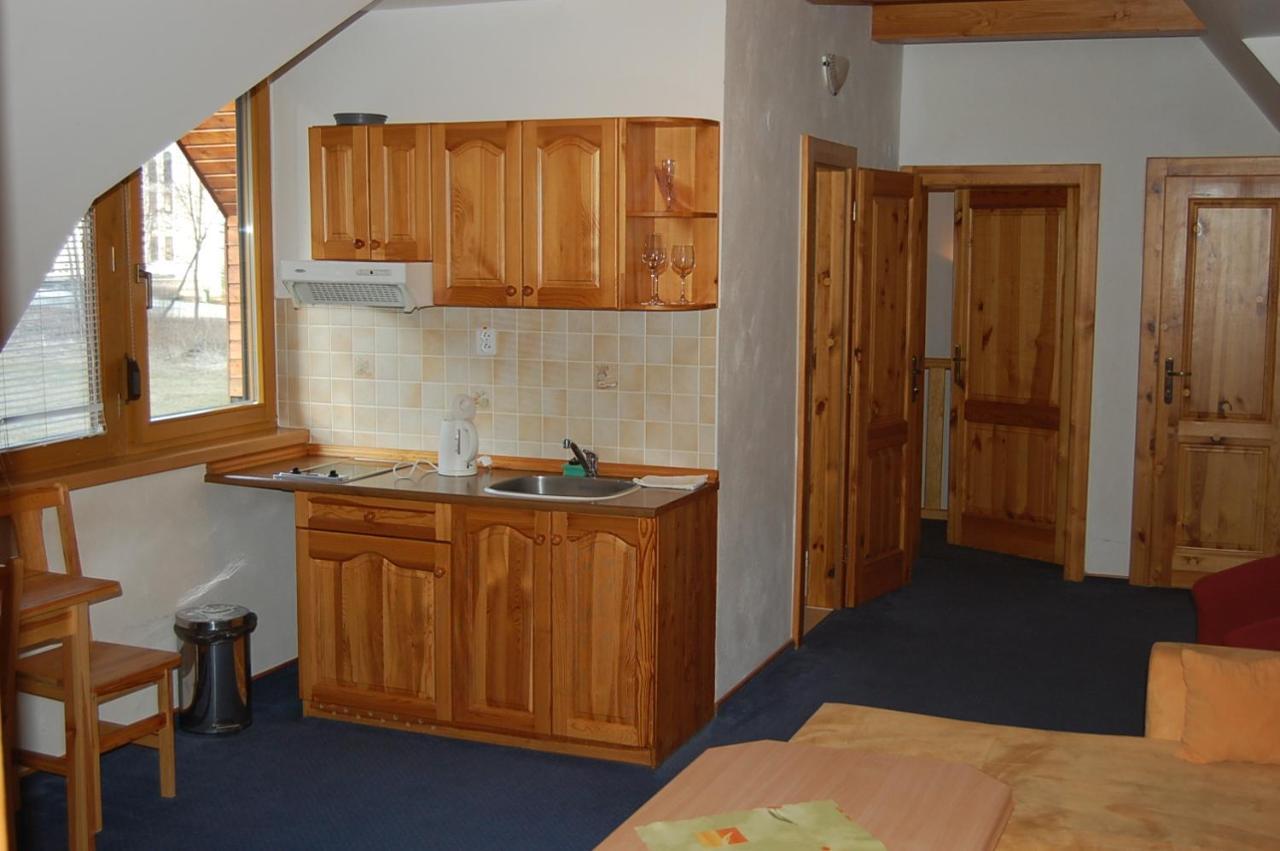 Penzion Teniscentrum Tatranská Lomnica Exteriör bild